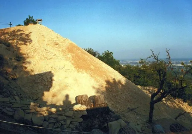 Frankhegy kialakítása (Cultural Terraformation): az archívum galériájának 76. fényképe (109 közül)
