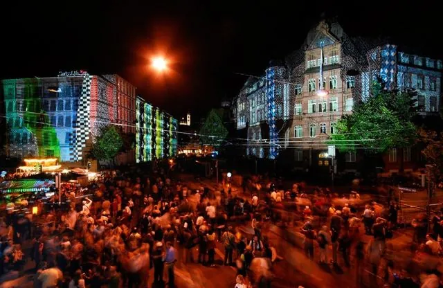 Zürich Lichtfest (Züri Fäscht), Zürich, 2007. július 6–8.: az archívum galériájának 7. fényképe (28 közül)