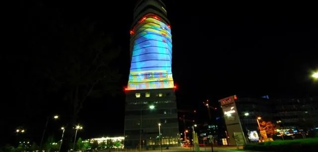 Fényművészeti installáció demó, Bécs-Schwechat nemzetközi repülőtér (VIE): az archívum galériájának 23. fényképe (37 közül)