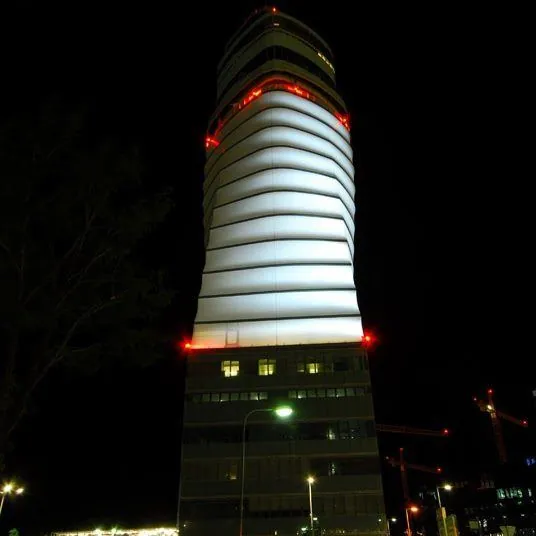 Fényművészeti installáció demó, Bécs-Schwechat nemzetközi repülőtér (VIE): az archívum galériájának 4. fényképe (37 közül)