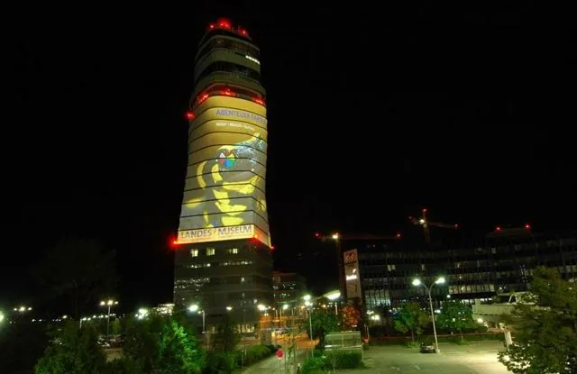 Fényművészeti installáció demó, Bécs-Schwechat nemzetközi repülőtér (VIE): az archívum galériájának 17. fényképe (37 közül)