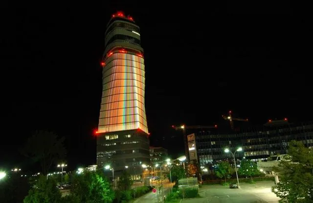 Fényművészeti installáció demó, Bécs-Schwechat nemzetközi repülőtér (VIE): az archívum galériájának 16. fényképe (37 közül)
