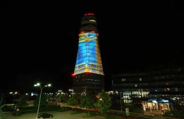 Fényművészeti installáció demó, Bécs-Schwechat nemzetközi repülőtér (VIE): az archívum galériájának 30. fényképe (37 közül)