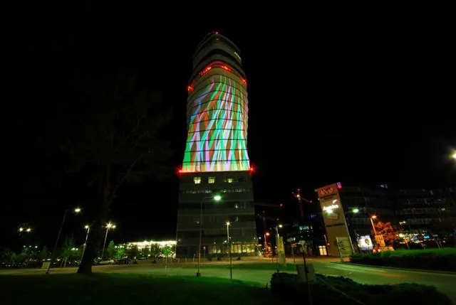 Fényművészeti installáció demó, Bécs-Schwechat nemzetközi repülőtér (VIE): az archívum galériájának 2. fényképe (37 közül)