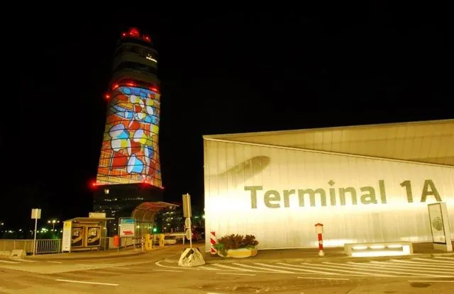 Fényművészeti installáció demó, Bécs-Schwechat nemzetközi repülőtér (VIE): az archívum galériájának 27. fényképe (37 közül)