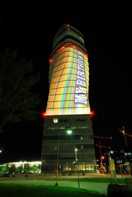 Fényművészeti installáció demó, Bécs-Schwechat nemzetközi repülőtér (VIE): az archívum galériájának 1. fényképe (37 közül)