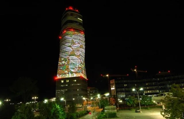 Fényművészeti installáció demó, Bécs-Schwechat nemzetközi repülőtér (VIE): az archívum galériájának 36. fényképe (37 közül)