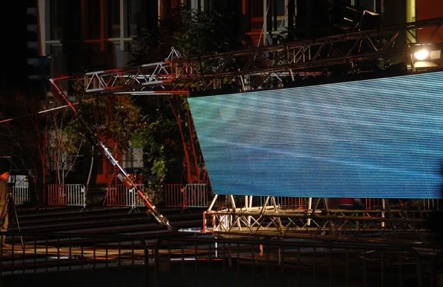 Magassági fényjelzés, Budapest, 2006. október 30.: az archívum galériájának 23. fényképe (69 közül)