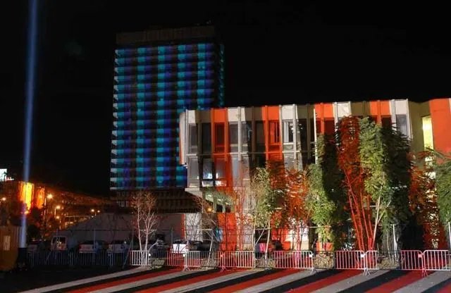 Magassági fényjelzés, Budapest, 2006. október 30.: az archívum galériájának 27. fényképe (69 közül)