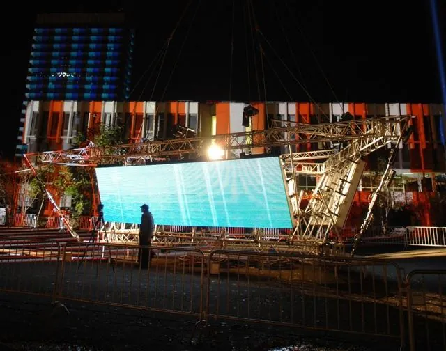 Magassági fényjelzés, Budapest, 2006. október 30.: az archívum galériájának 21. fényképe (69 közül)