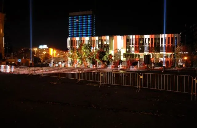 Magassági fényjelzés, Budapest, 2006. október 30.: az archívum galériájának 40. fényképe (69 közül)