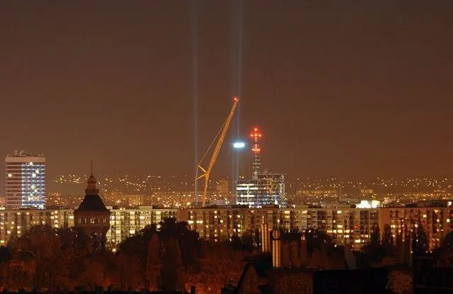 Magassági fényjelzés, Budapest, 2006. október 30.: az archívum galériájának 3. fényképe (69 közül)