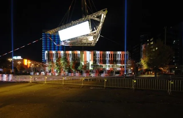 Magassági fényjelzés, Budapest, 2006. október 30.: az archívum galériájának 10. fényképe (69 közül)